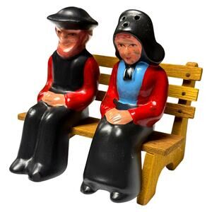 Vtg Amish Salt & Pepper Shakers PA Dutch Couple on Bench Japan Kitsch Souvenir